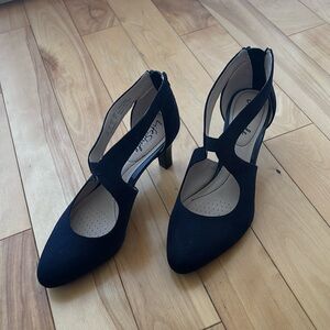 Blue suede LifeStride heels